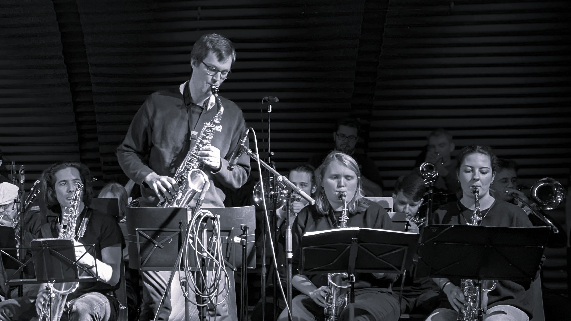 Sax_solo_black_and_white2